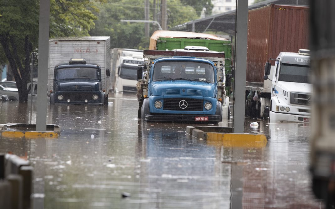 Heavy Rains, Floods, Mudslides Paralyze Parts Of Sao Paulo - Aruba Today