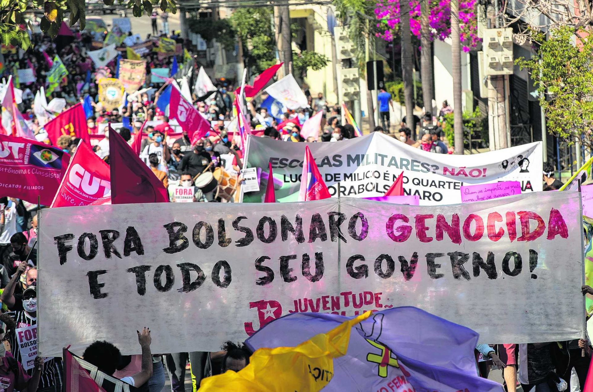 As Brazil Tops 500,000 Deaths, Protests Against President – Aruba Today